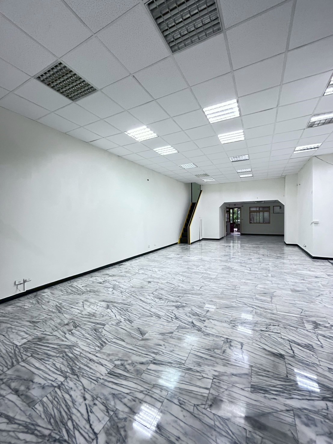 板樹體育館溪城1樓商辦